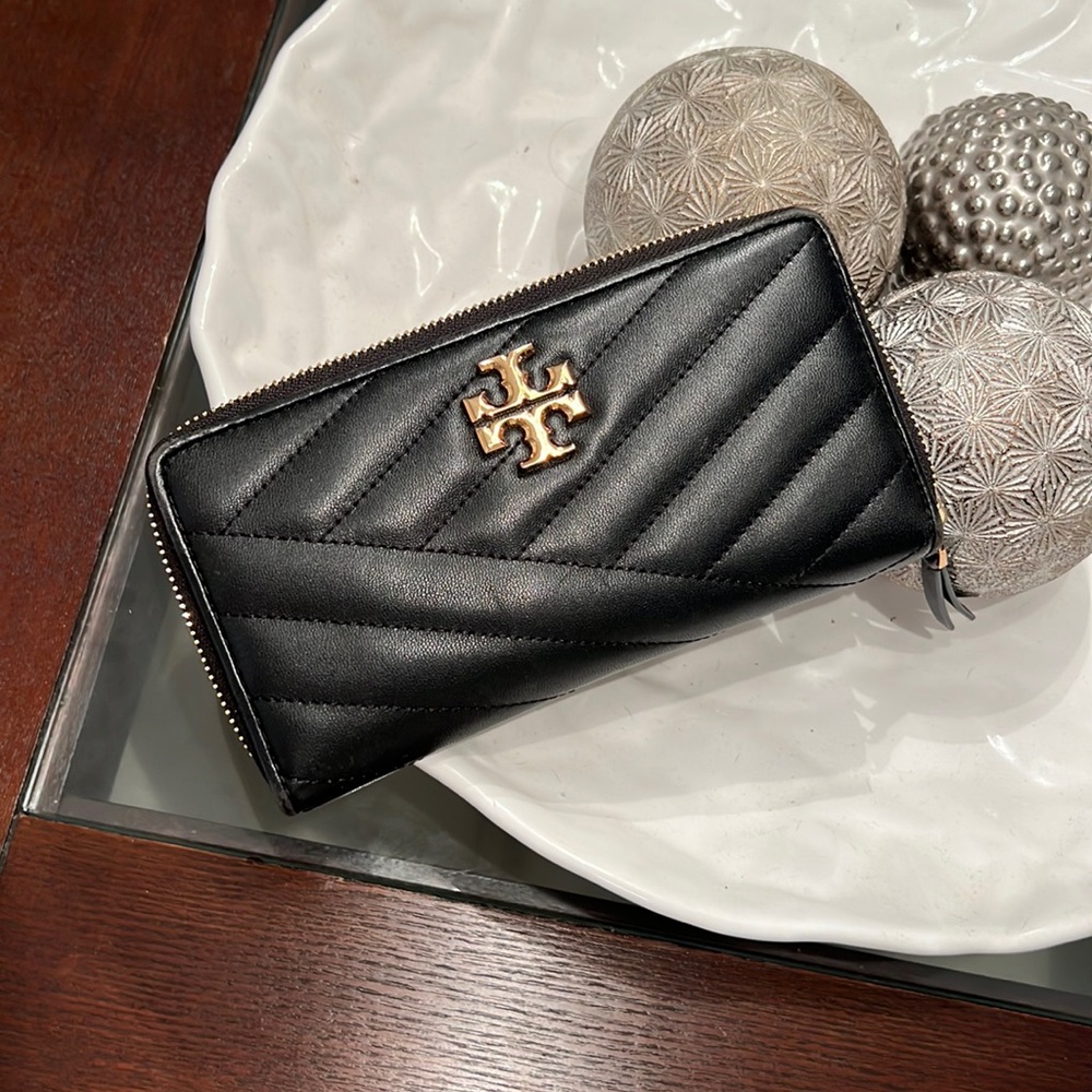 Authentic Tory Burch Kira Chevron Quilted Zip Leather Continental wallet